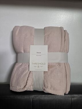 Nwt Threshold Soft and Cozy Dust Pink Gauze Reversible Throw Blanket